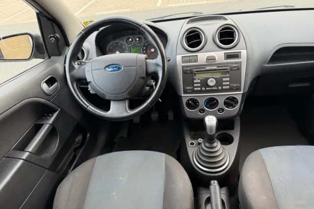 Ford Fiesta (2008) thumbnail 2