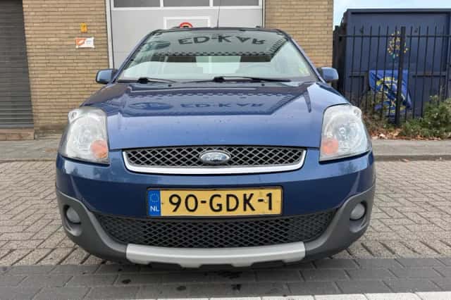 Ford Fiesta (2008) thumbnail 3