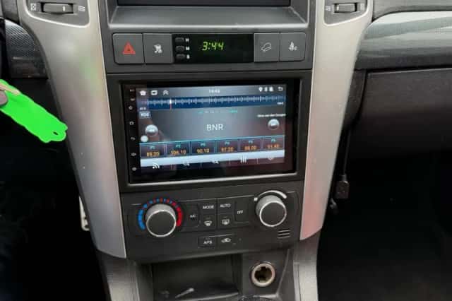Chevrolet Captiva (2008) thumbnail 3