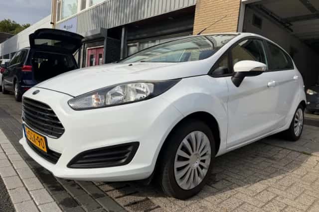 Ford Fiesta (2013) thumbnail 1