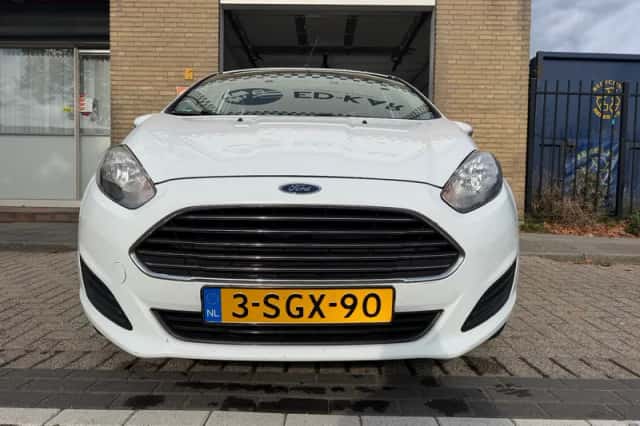 Ford Fiesta (2013) thumbnail 4