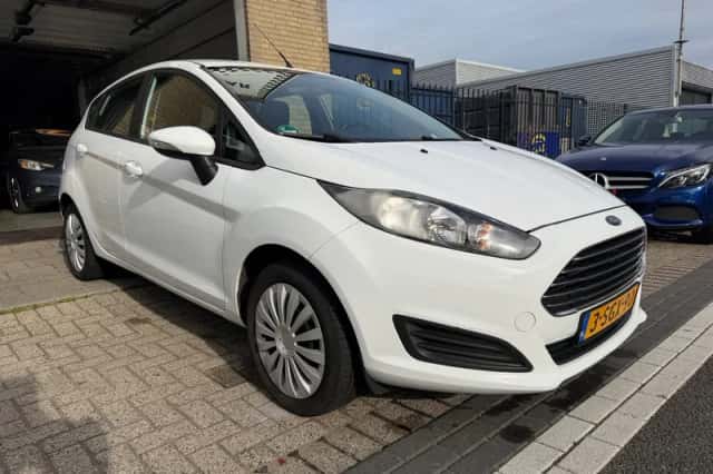 Ford Fiesta (2013) thumbnail 5
