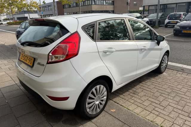 Ford Fiesta (2013) thumbnail 6