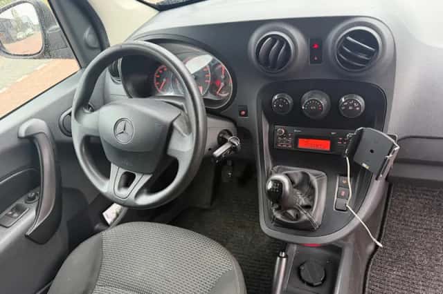 Mercedes-Benz Citan (2018) thumbnail 2