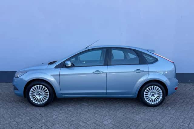 Ford Focus (2010) thumbnail 2