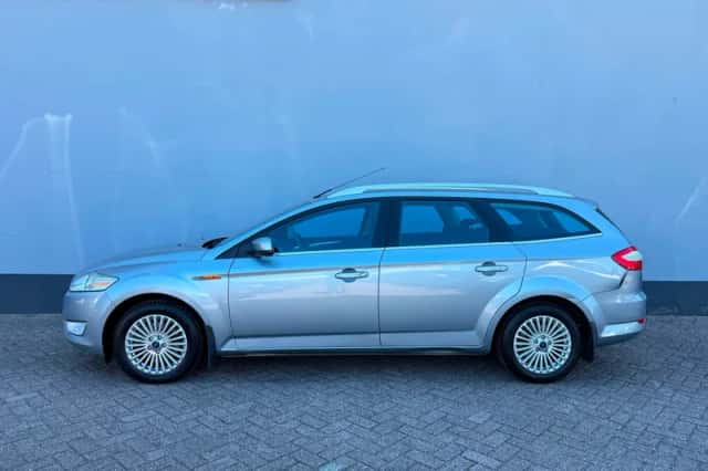 Ford Mondeo (2010) thumbnail 2