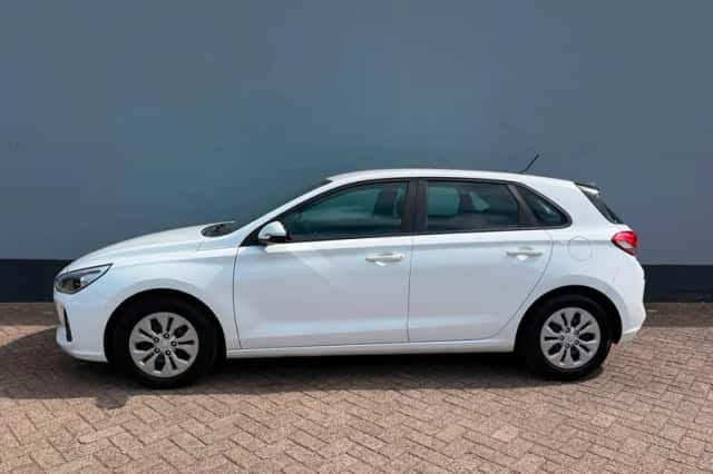 Hyundai i30 (2018) thumbnail 2