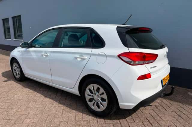 Hyundai i30 (2018) thumbnail 3
