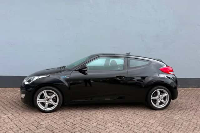 Hyundai Veloster (2012) thumbnail 2