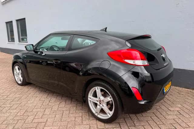 Hyundai Veloster (2012) thumbnail 3