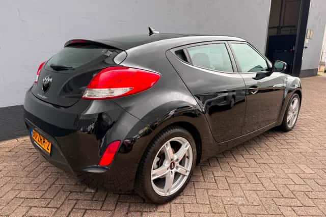 Hyundai Veloster (2012) thumbnail 6