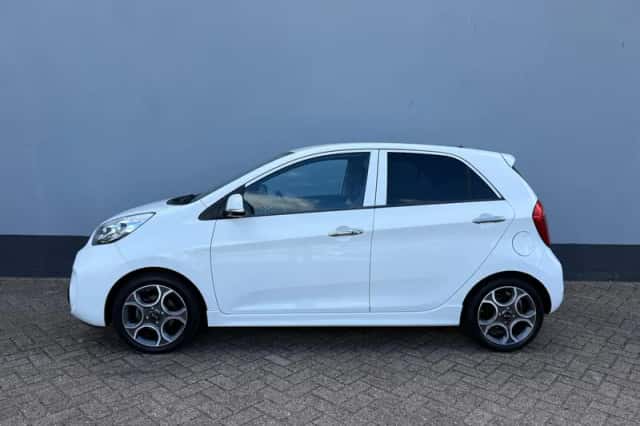 Kia Picanto (2015) thumbnail 2