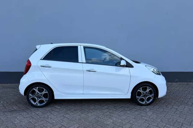 Kia Picanto (2015) thumbnail 5