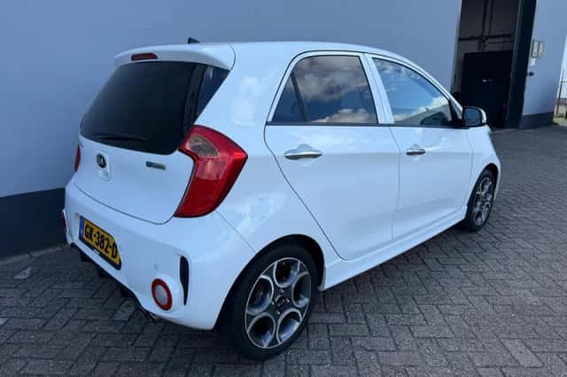 Kia Picanto (2015) thumbnail 6