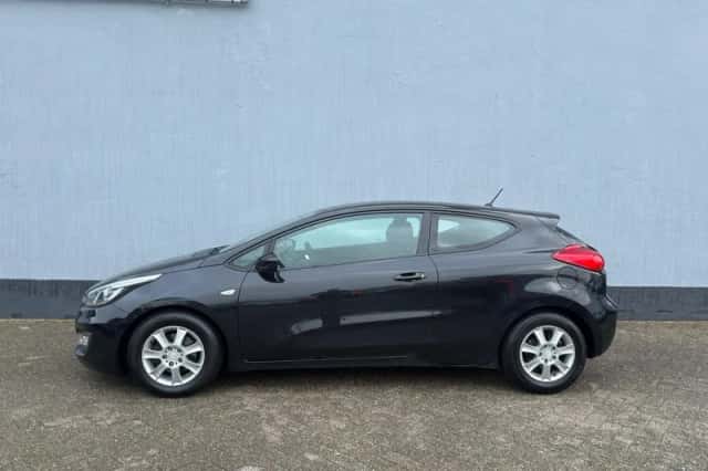 Kia Pro Cee'd (2013) thumbnail 2