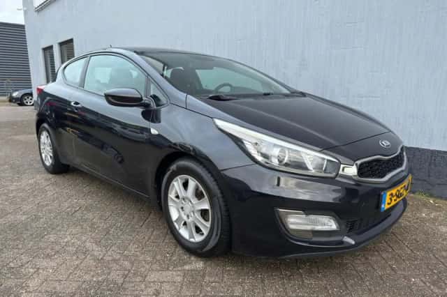 Kia Pro Cee'd (2013) thumbnail 4