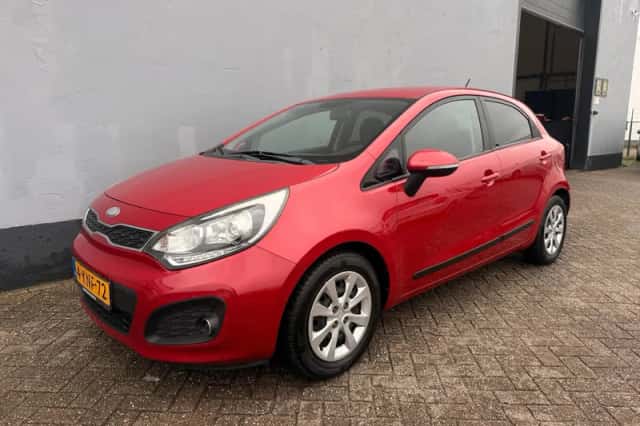 Kia Rio (2013) thumbnail 1