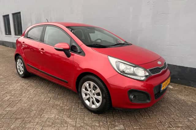 Kia Rio (2013) thumbnail 4
