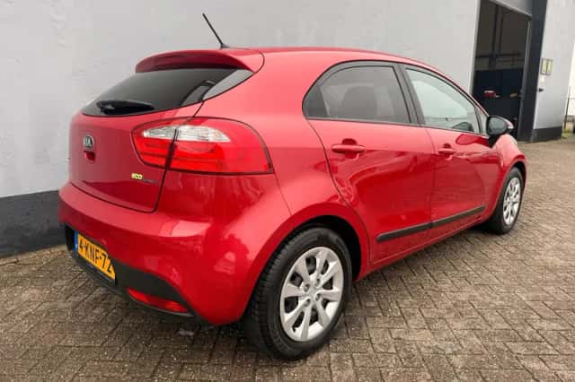 Kia Rio (2013) thumbnail 6