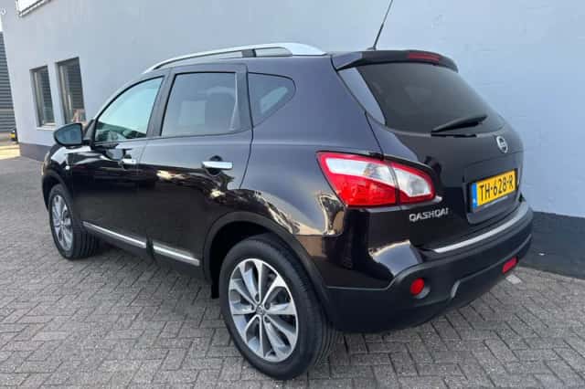 Nissan Qashqai (2011) thumbnail 3