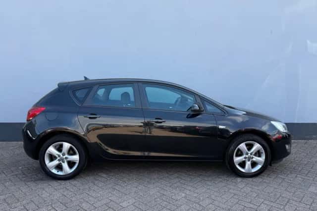 Opel Astra (2012) thumbnail 5