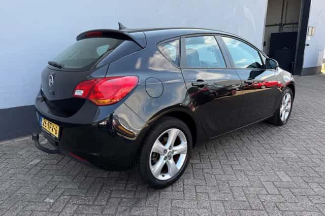 Opel Astra (2012) thumbnail 6