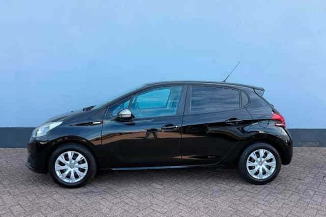 Peugeot 208 (2015) thumbnail 2