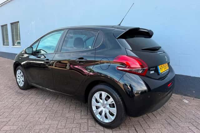 Peugeot 208 (2015) thumbnail 3