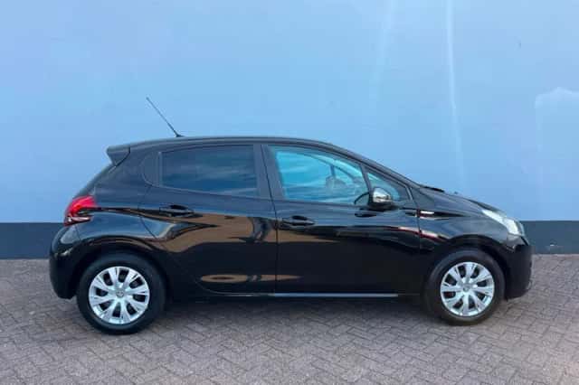 Peugeot 208 (2015) thumbnail 5