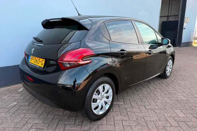 Peugeot 208 (2015) thumbnail 6
