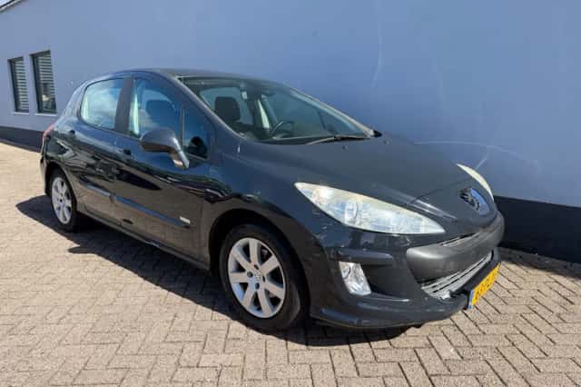 Peugeot 308 (2011) thumbnail 4