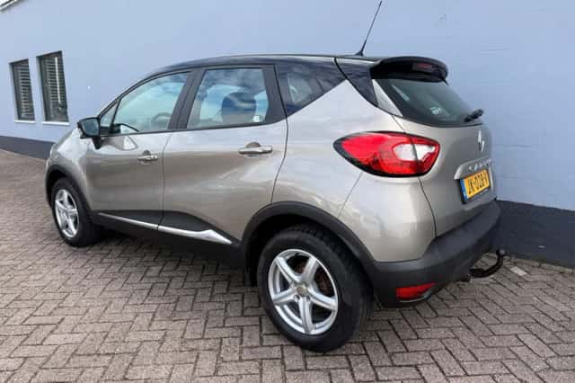 Renault Captur (2016) thumbnail 3
