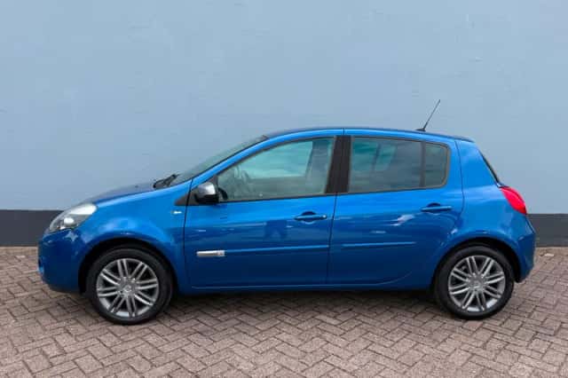 Renault Clio (2011) thumbnail 2
