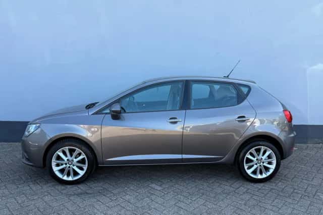 SEAT Ibiza (2017) thumbnail 2