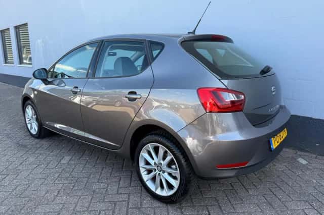 SEAT Ibiza (2017) thumbnail 3