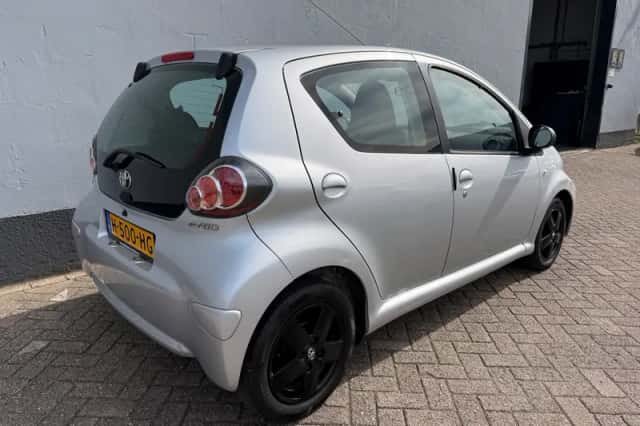 Toyota Aygo (2012) thumbnail 6