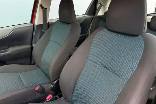 Toyota Yaris (2012) thumbnail 4