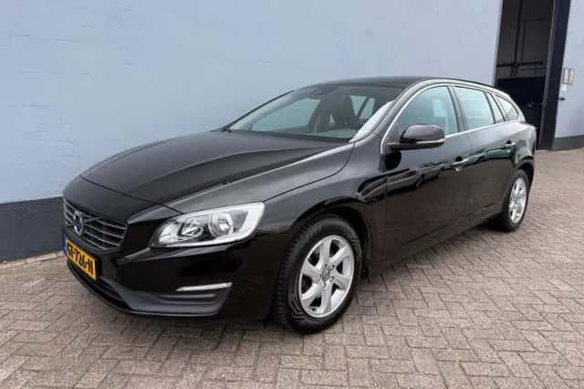 Volvo V60 (2015) thumbnail 1