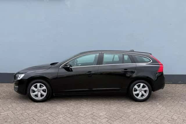 Volvo V60 (2015) thumbnail 2