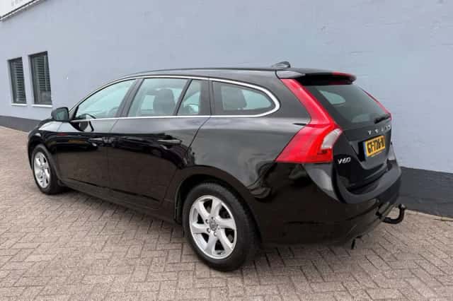 Volvo V60 (2015) thumbnail 3