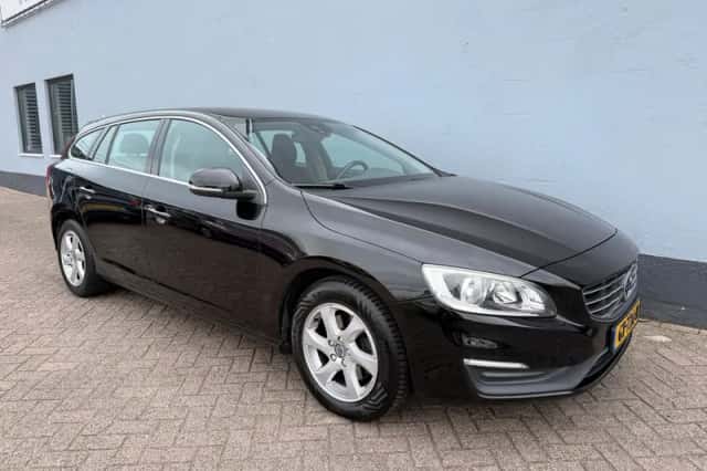 Volvo V60 (2015) thumbnail 4