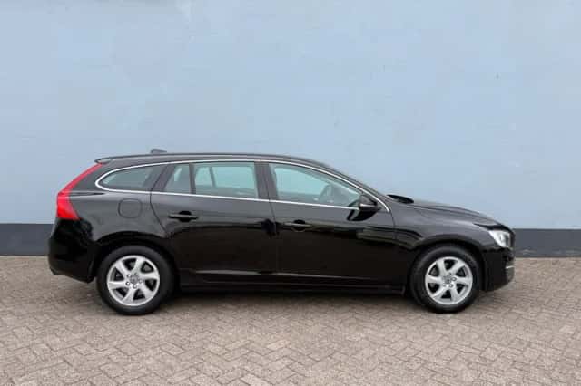 Volvo V60 (2015) thumbnail 5