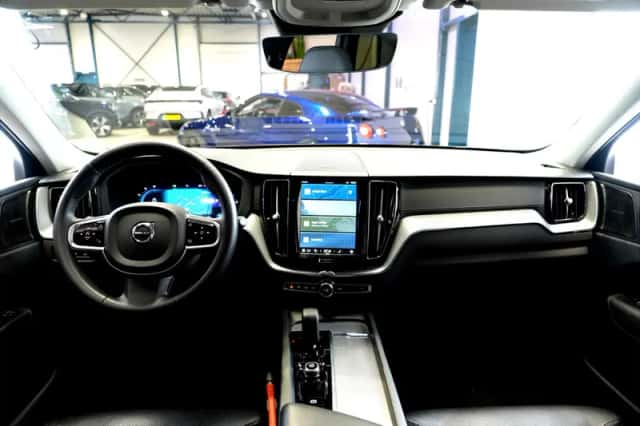 Volvo XC60 (2023) thumbnail 2