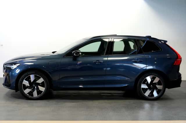 Volvo XC60 (2022) thumbnail 3
