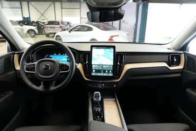 Volvo XC60 (2025) thumbnail 2