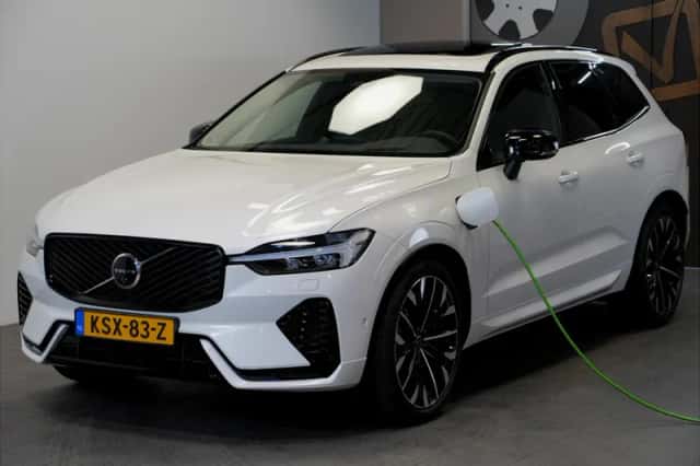 Volvo XC60 (2025) thumbnail 1