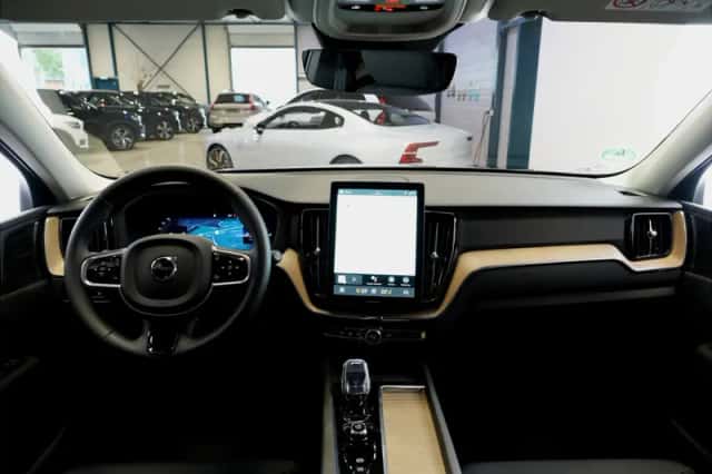 Volvo XC60 (2025) thumbnail 2