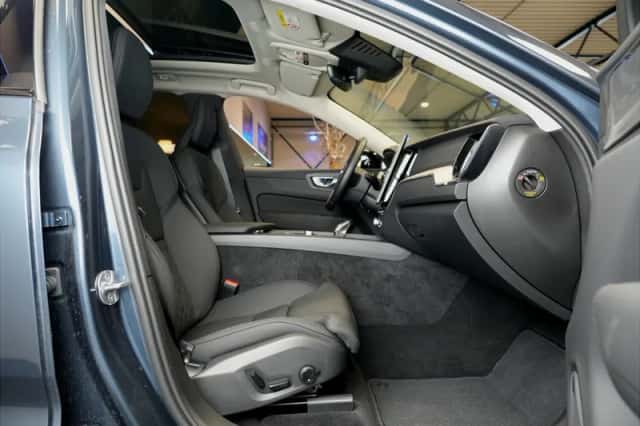 Volvo XC60 (2025) thumbnail 4