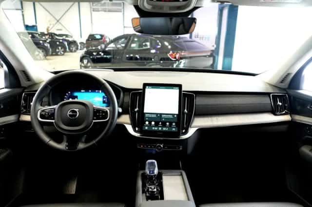 Volvo XC90 (2025) thumbnail 2
