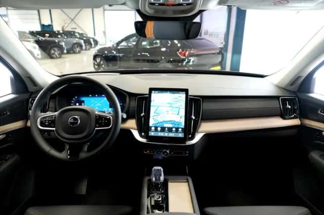 Volvo XC90 (2025) thumbnail 2